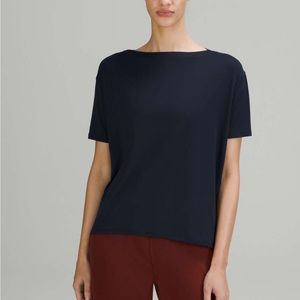 Brand New Lululemon Back in Action Nulu T